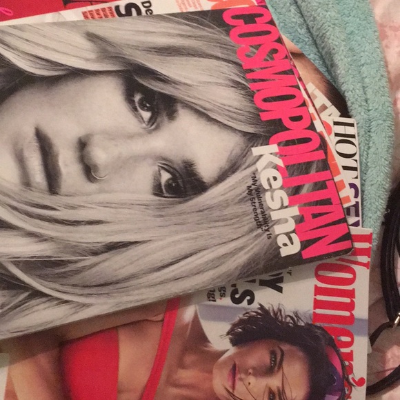 Cosmopolitan magazines 2018 - Picture 4 of 4